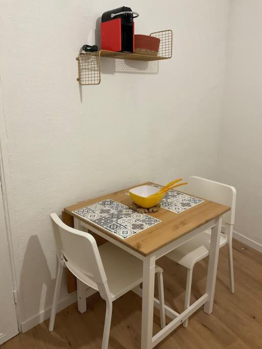 Appartement Hyper Centre Climatise Salon-de-Provence Bagian luar foto